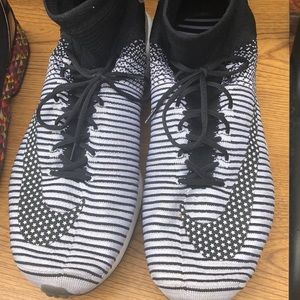 Men’s Nike shoes size 11